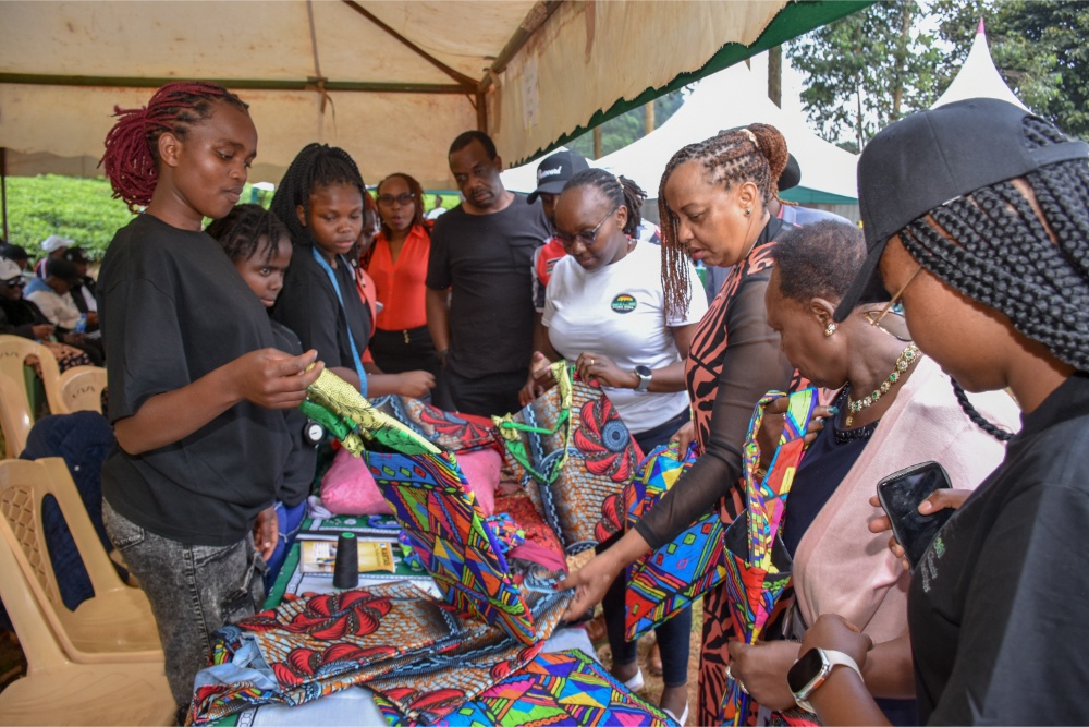 Tailoring students presenting their designs to the community