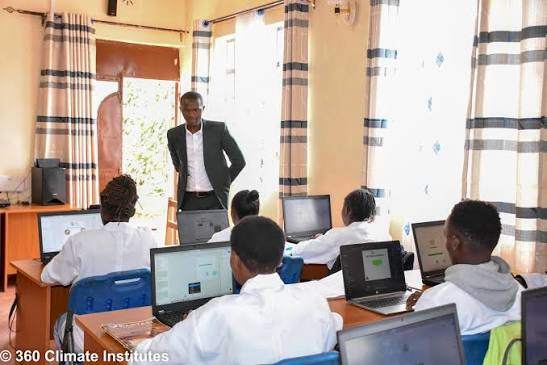 Learners receiving instructor-led computer training