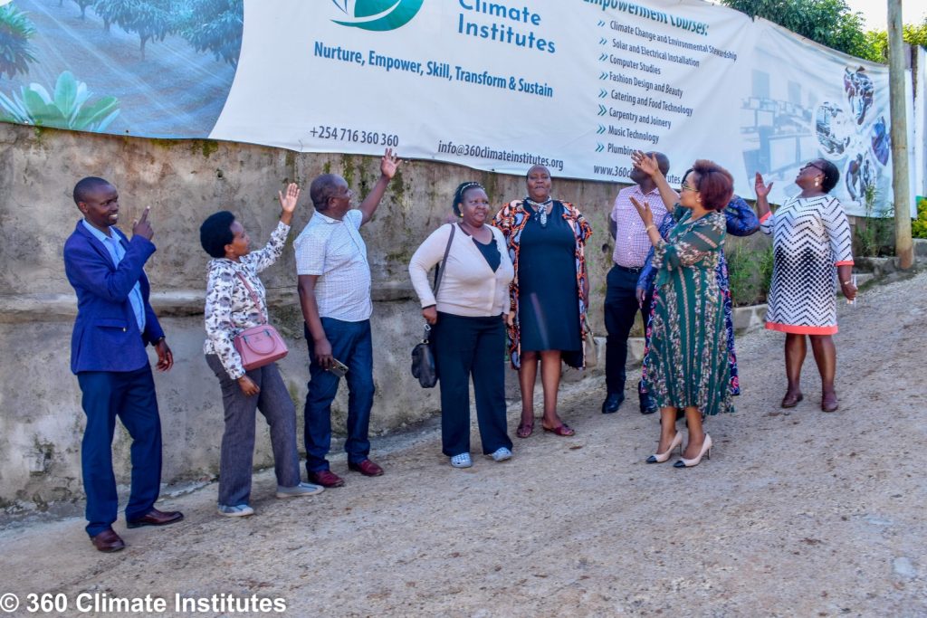 Community members and guests together during the 360 Climate Institutes inauguration.